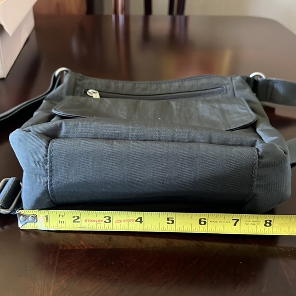 Baggallini Crossbody Design Travel Fabric Handbag Color gray like new - Picture 13 of 17